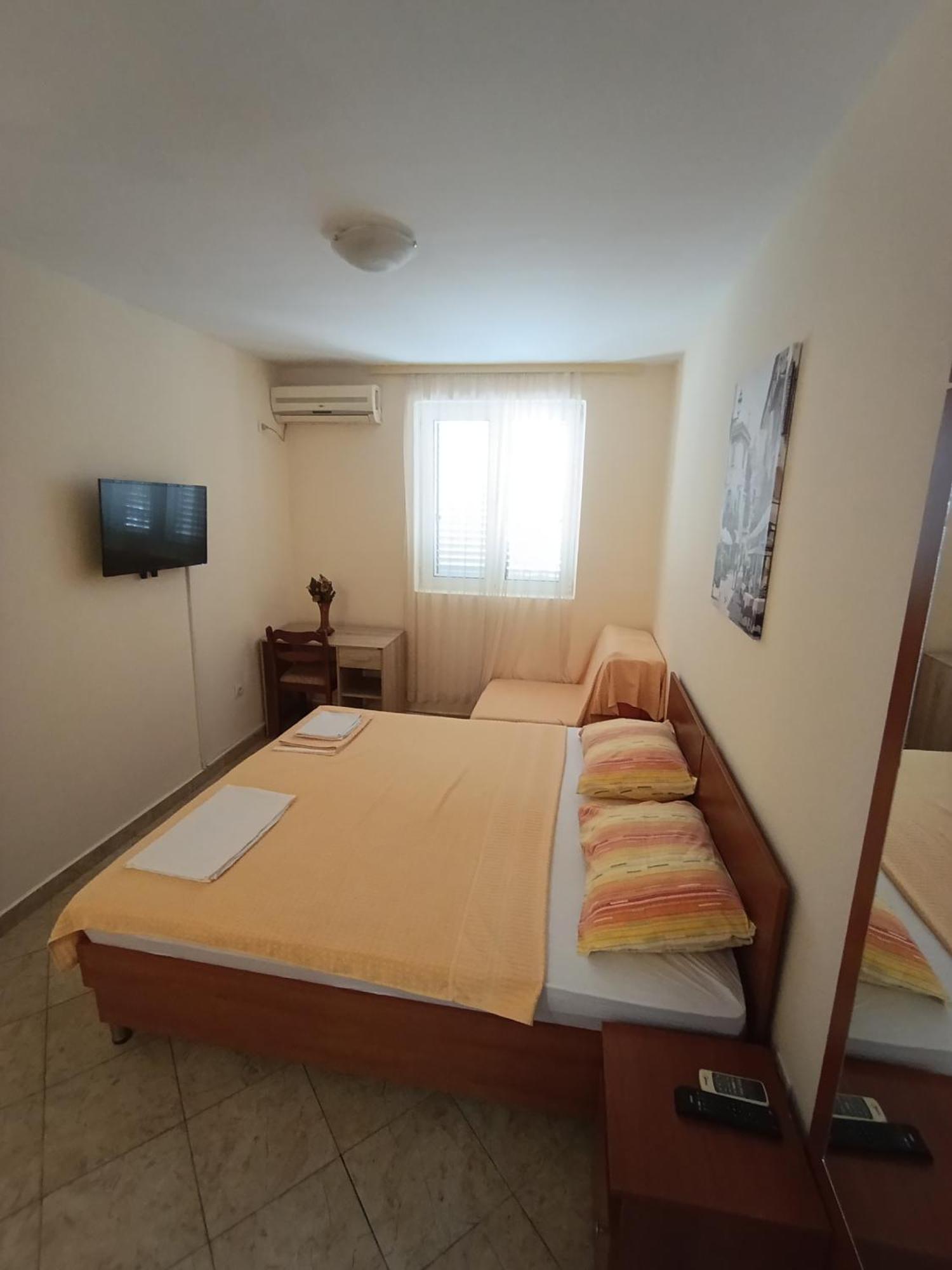 Rade Z Daire Budva